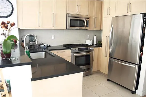 Rented by Space Marketing Shop | media 25