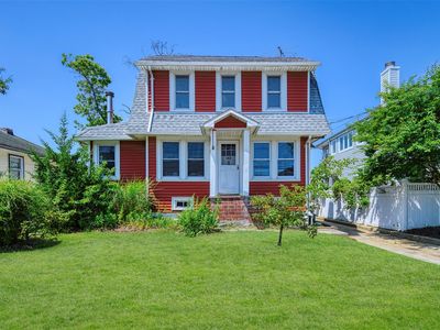 142 Gordon Place, Freeport, NY, 11520