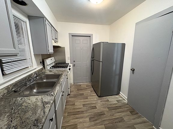 2nd image of 1323 Bridge St