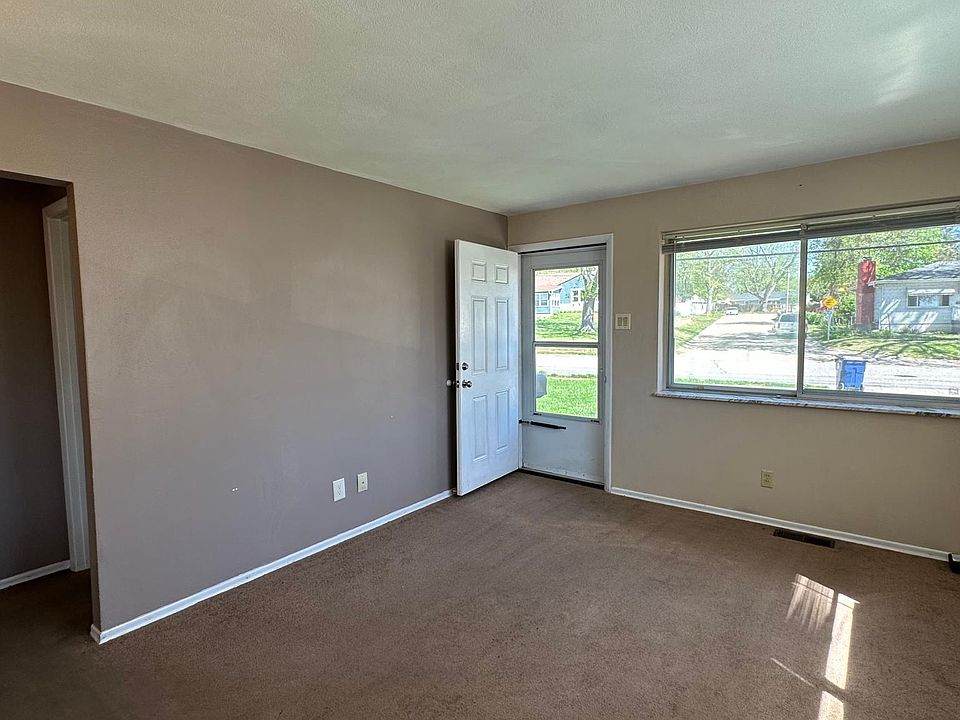 1st image of 3907 Geraldine Ave #3907