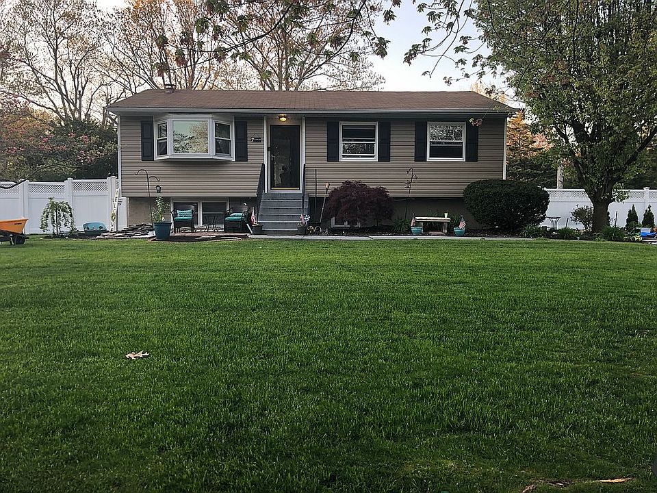 1st image of 7 Cornell St