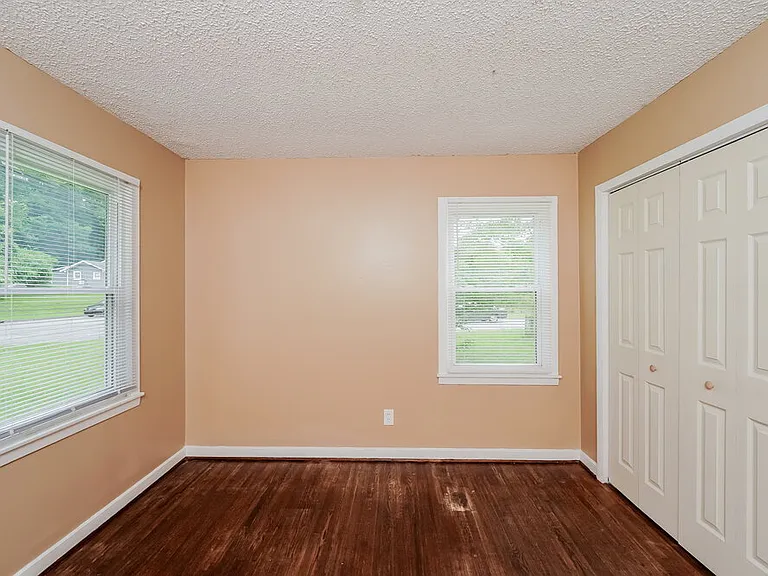1011 Menlo Ln — Photo 13