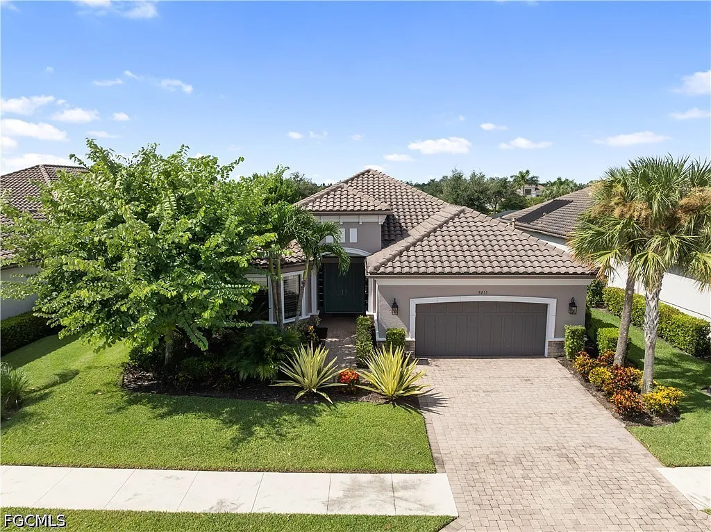 3 bed, 3.0 bath, 2997 sqft, $20,000 — Photo 3