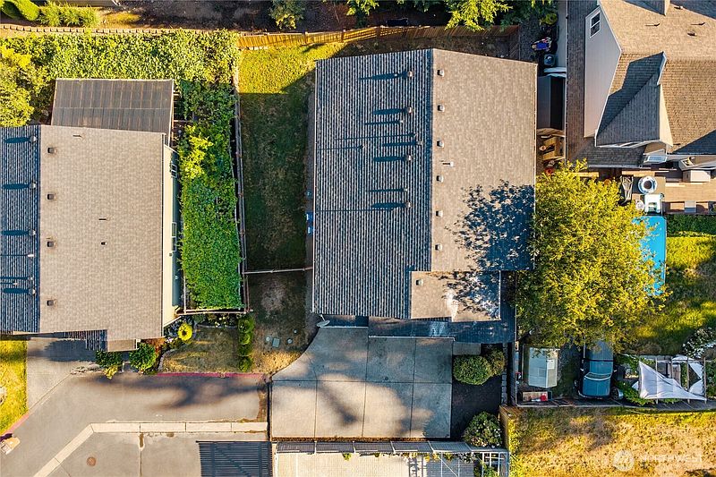 5th image of 1418 E 68th Street Ct