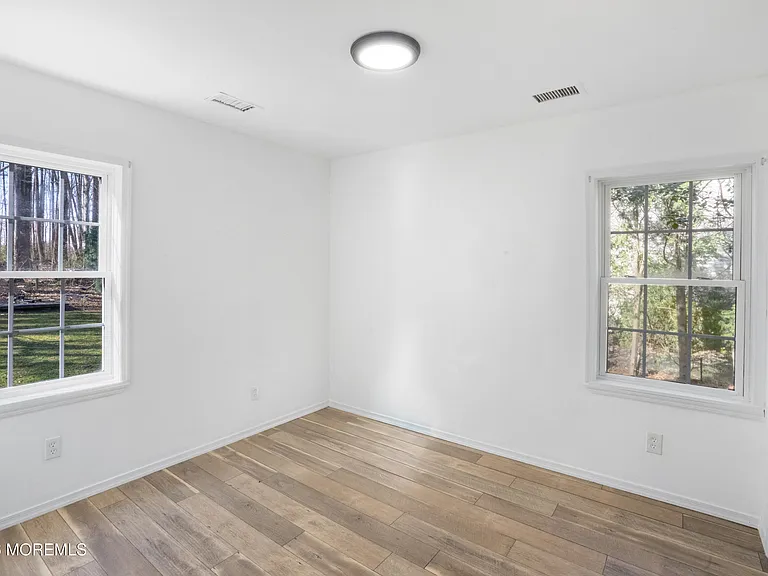 28 Oak Ln — Photo 6