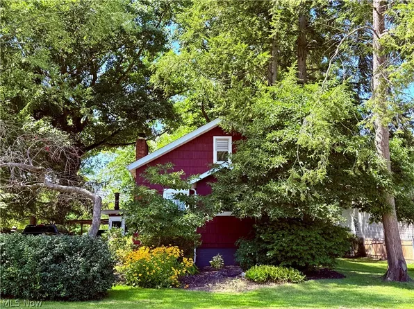 154 Taylor Rd, Barberton, OH 44203