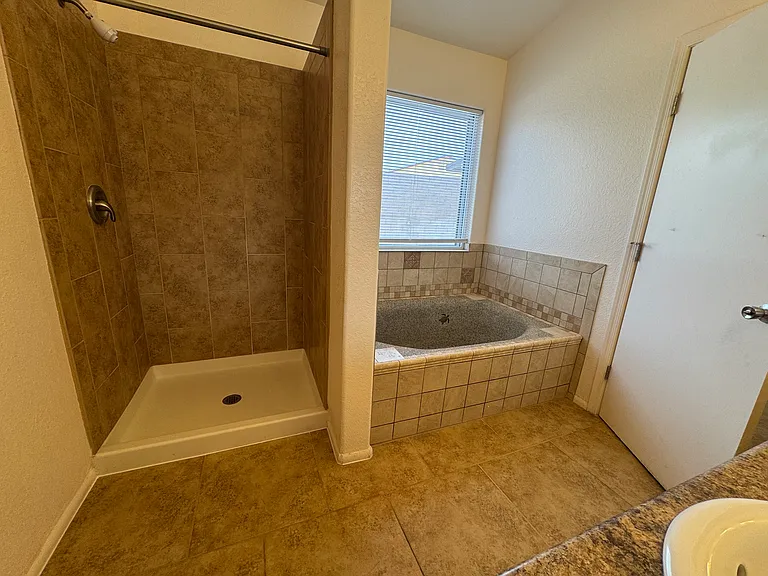 7815 S Wild Primrose Ave — Photo 30