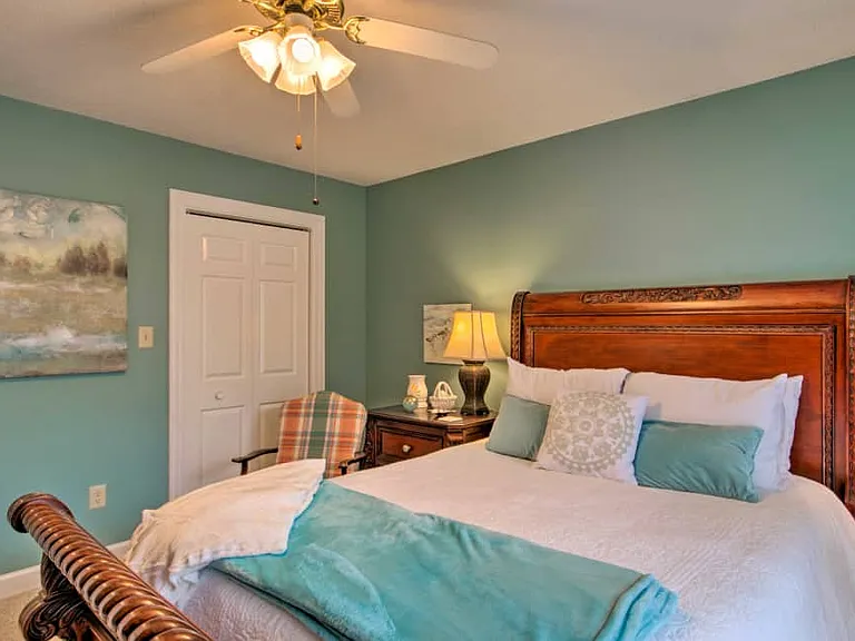 210 Woodhaven Ct — Photo 4