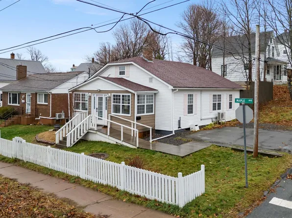 140 Maple Ave, New Glasgow, NS B2H 2B6
