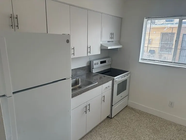 1252 NW 5th St — Photo 5