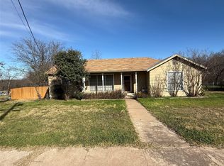 609 E Henry St, Hamilton, TX 76531