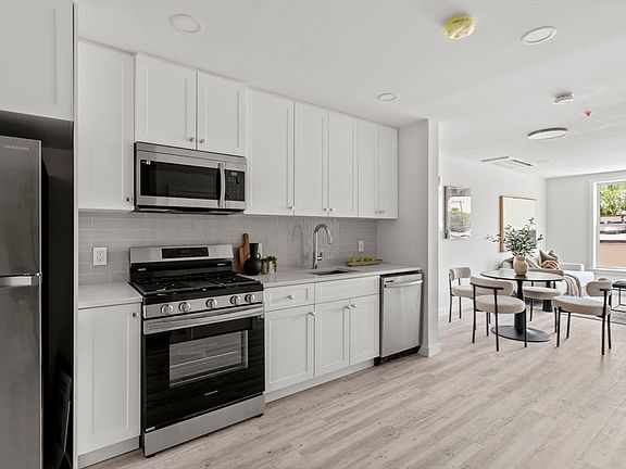 5th image of 602 Canterbury St #2
