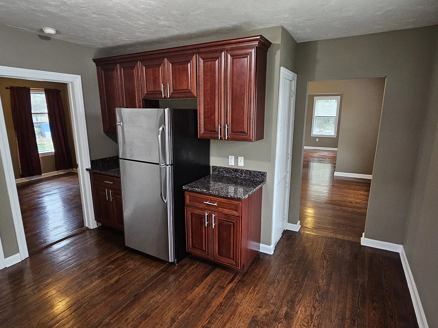 2 bed, 1050 sqft, $1,850 — Photo 4