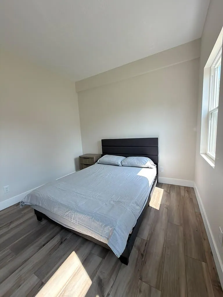 4 bed, 2.5 bath, 1942 sqft, $1,269 — Photo 2