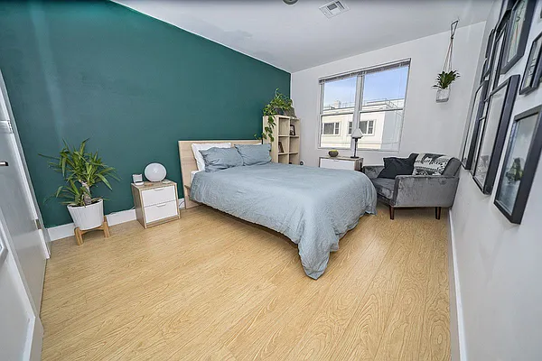 Rented by Level Group | media 52