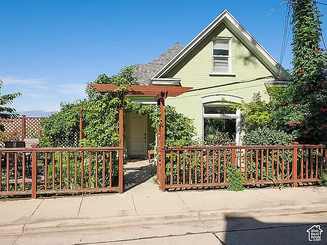 319 N Almond St #C — Photo 18