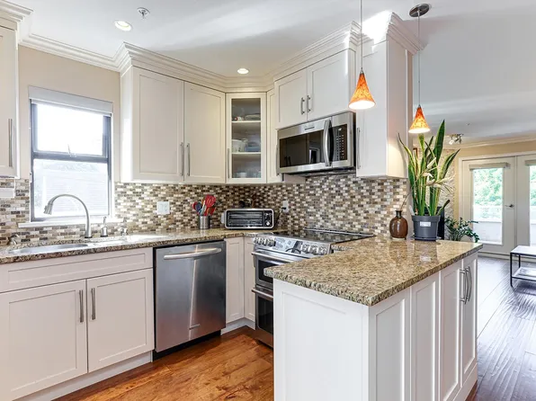 890 Broughton St #5, Vancouver, BC V6G 2A2