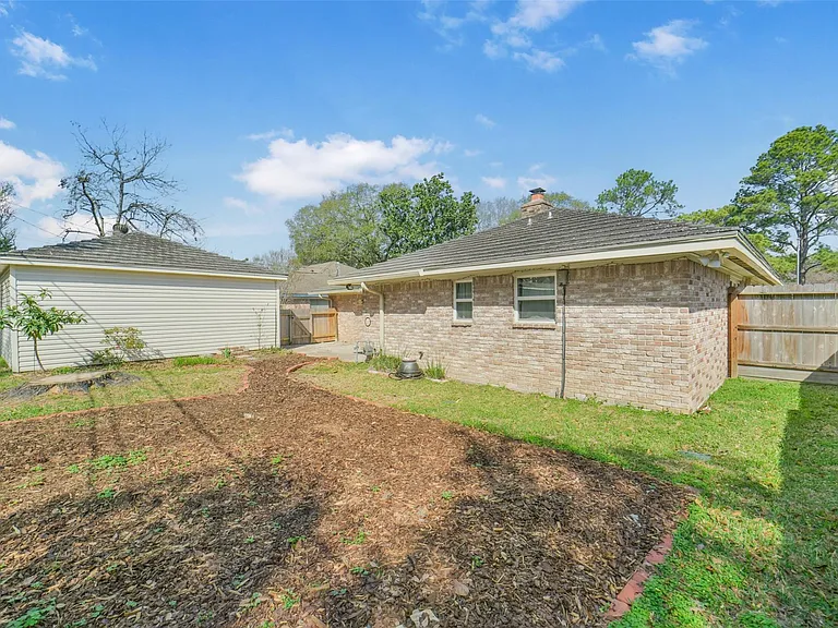 8415 Braesdale Ln — Photo 32