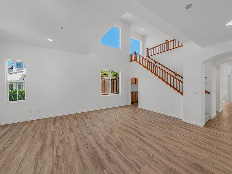 100 Portsmouth Dr — Photo 5