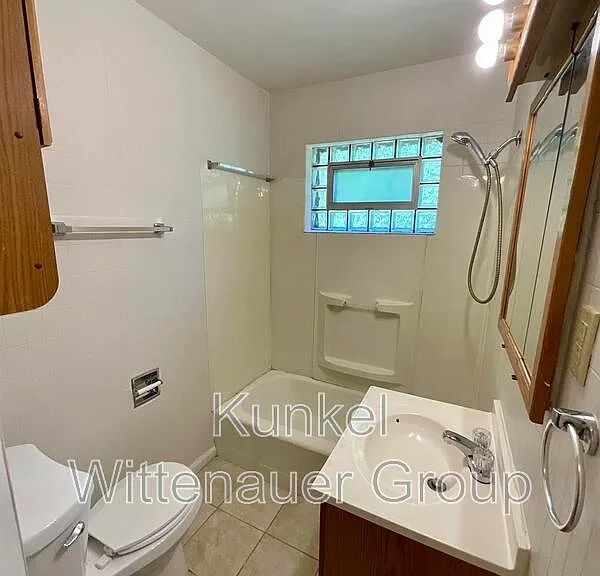 1715 Menard Dr — Photo 15