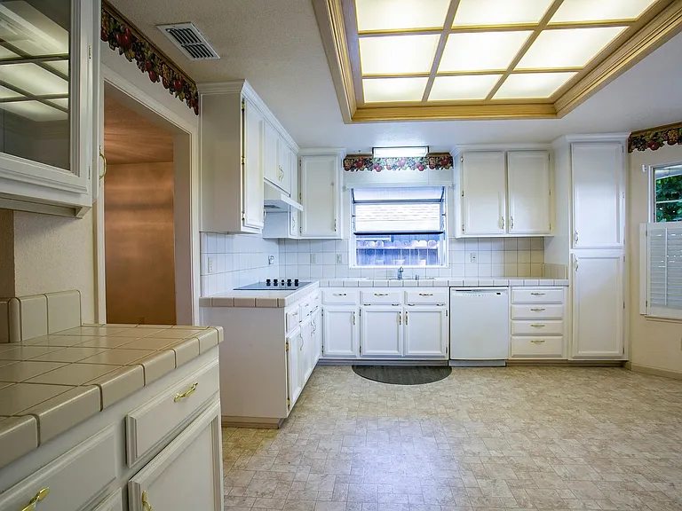 5809 Lincoln Ave — Photo 29
