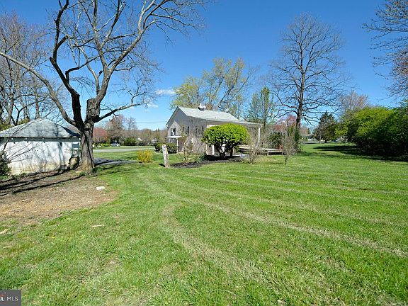 2nd image of 22282 Saint Louis Rd