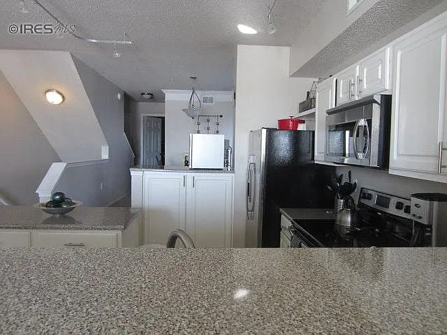 2096 Concord Ln — Photo 4