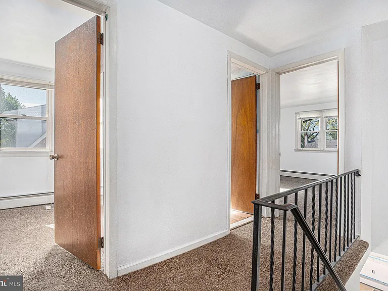 819 W 4th St — Photo 13