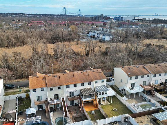 4th image of 550 Dongan Hills Ave
