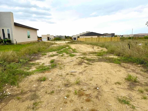6706 El Bosal Ln, Laredo, TX 78043