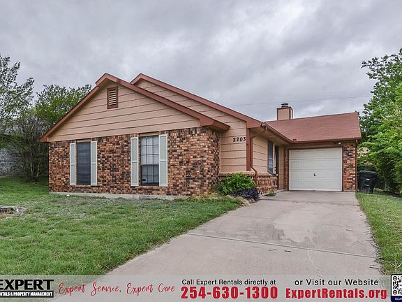 2nd image of 2203 Woodlands Dr