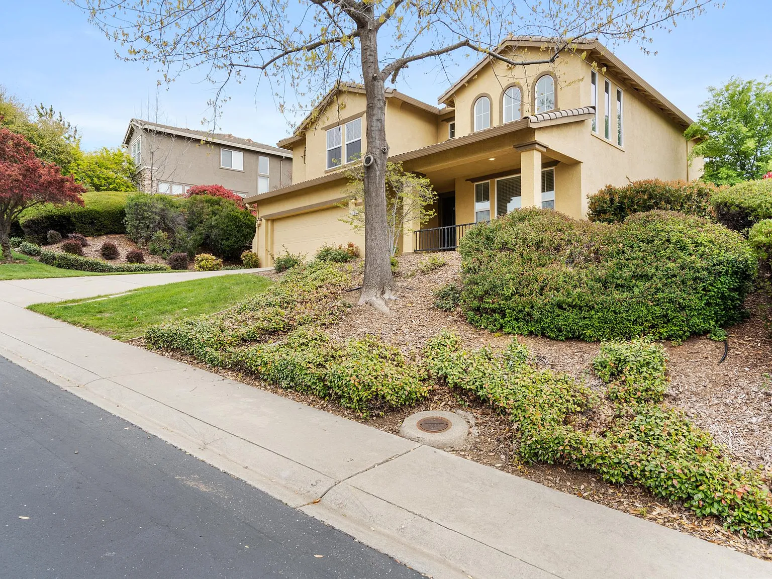 5 bed, 2725 sqft, $3,850 — Photo 3