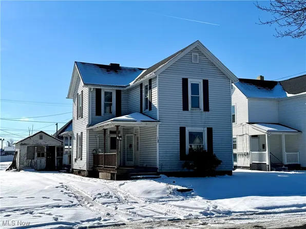 1109 Orchard St, Coshocton, OH 43812