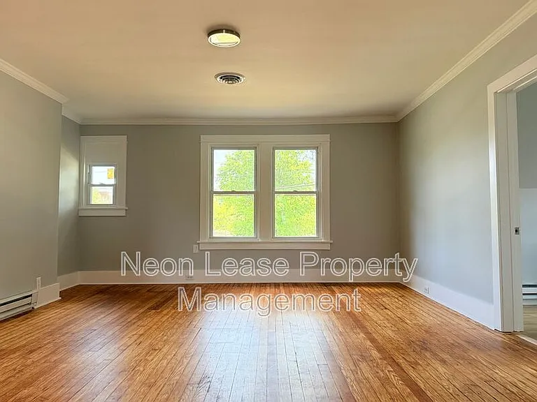 880 S State St #2 — Photo 10