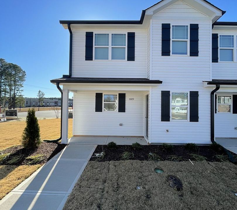 1st image of 1019 Peony Ln