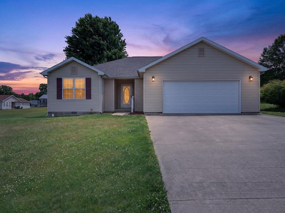 1st image of 302 Hampshire Dr