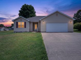 302 Hampshire Dr, Logansport, IN 46947