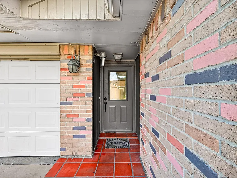 7422 Cortes Dr — Photo 4
