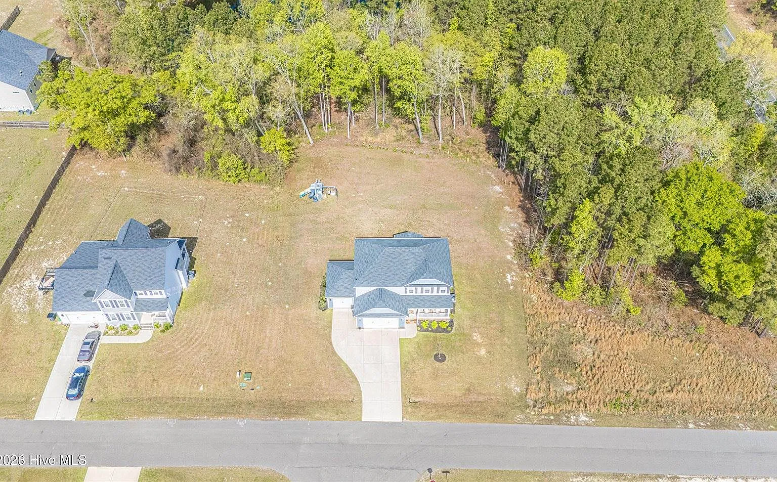 3 bed, 2.5 bath, $2,300 — Photo 2