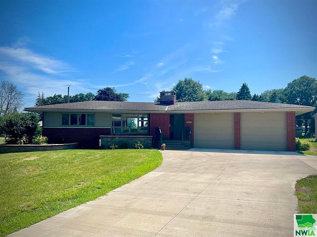 1504 W 5th St, Storm Lake, IA 50588 MLS 820810 Zillow