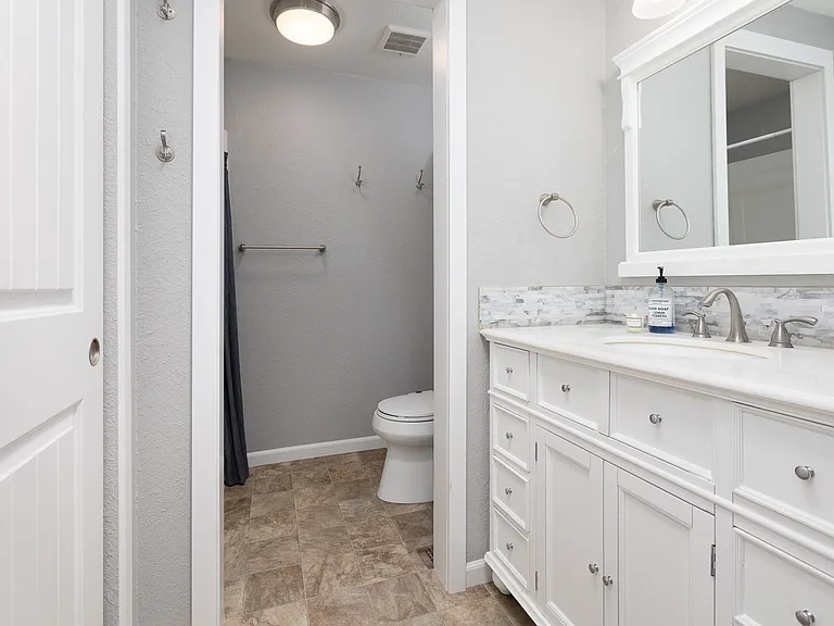 8442 Hawksridge Dr SE — Photo 21