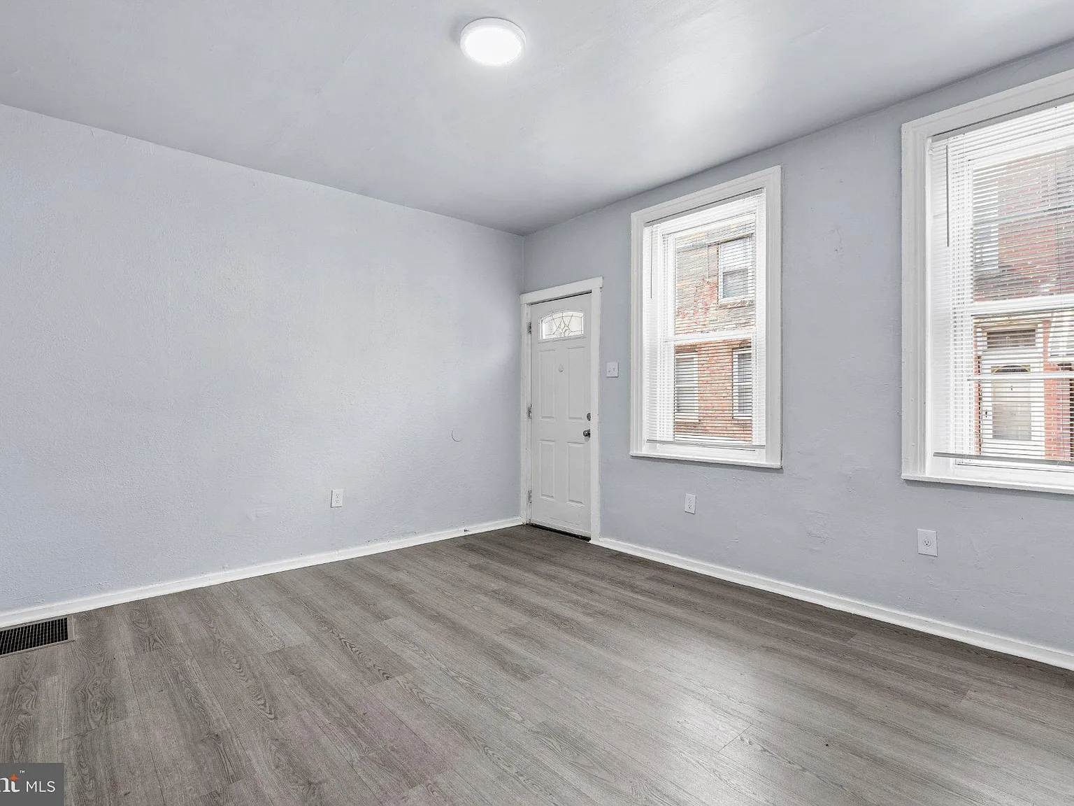 2 bed, 1.0 bath, 968 sqft, $1,300 — Photo 3