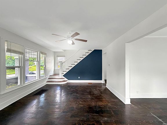 5th image of 652 E Washington St
