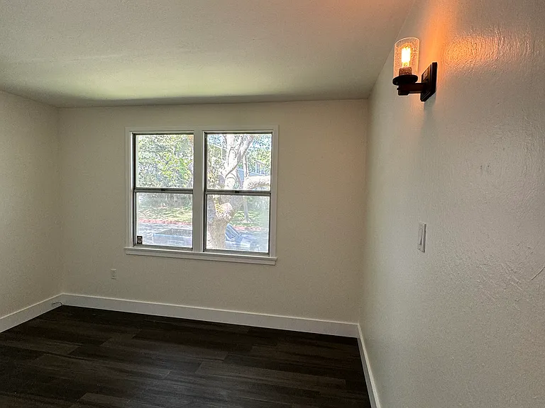 80 Martin Dr — Photo 22