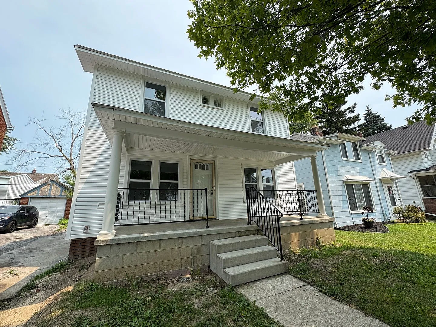 Bright & Spacious 4 Bedroom Home for Rent — Photo 2