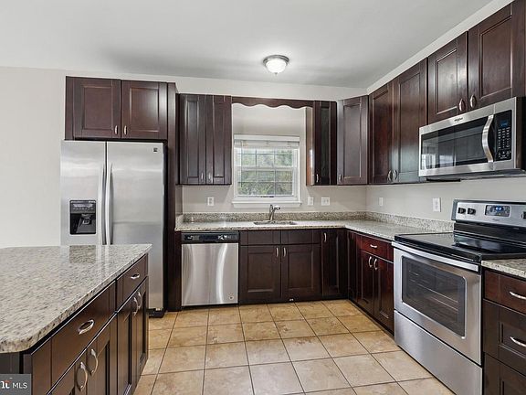 3rd image of 611 8th St