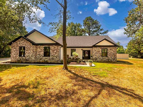2nd image of 603 Arbor Dr