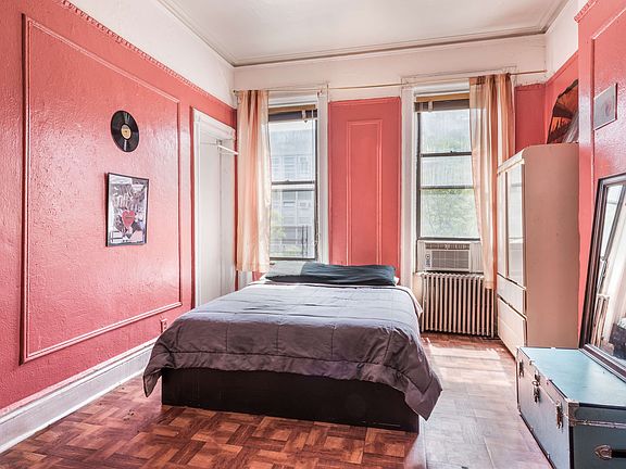 3rd image of 215 Chauncey St
