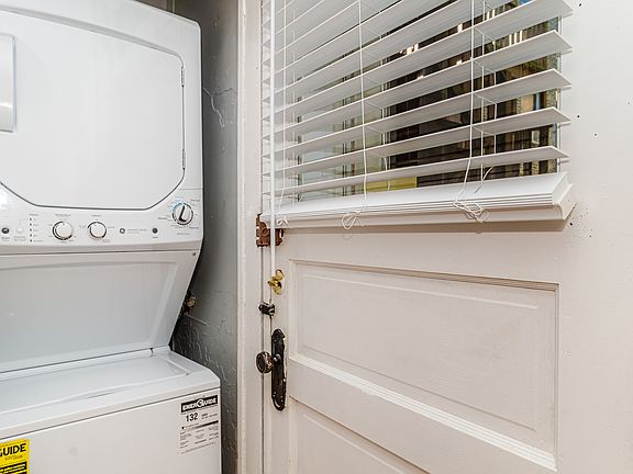 3rd image of 845 Clarence Ave APT 1