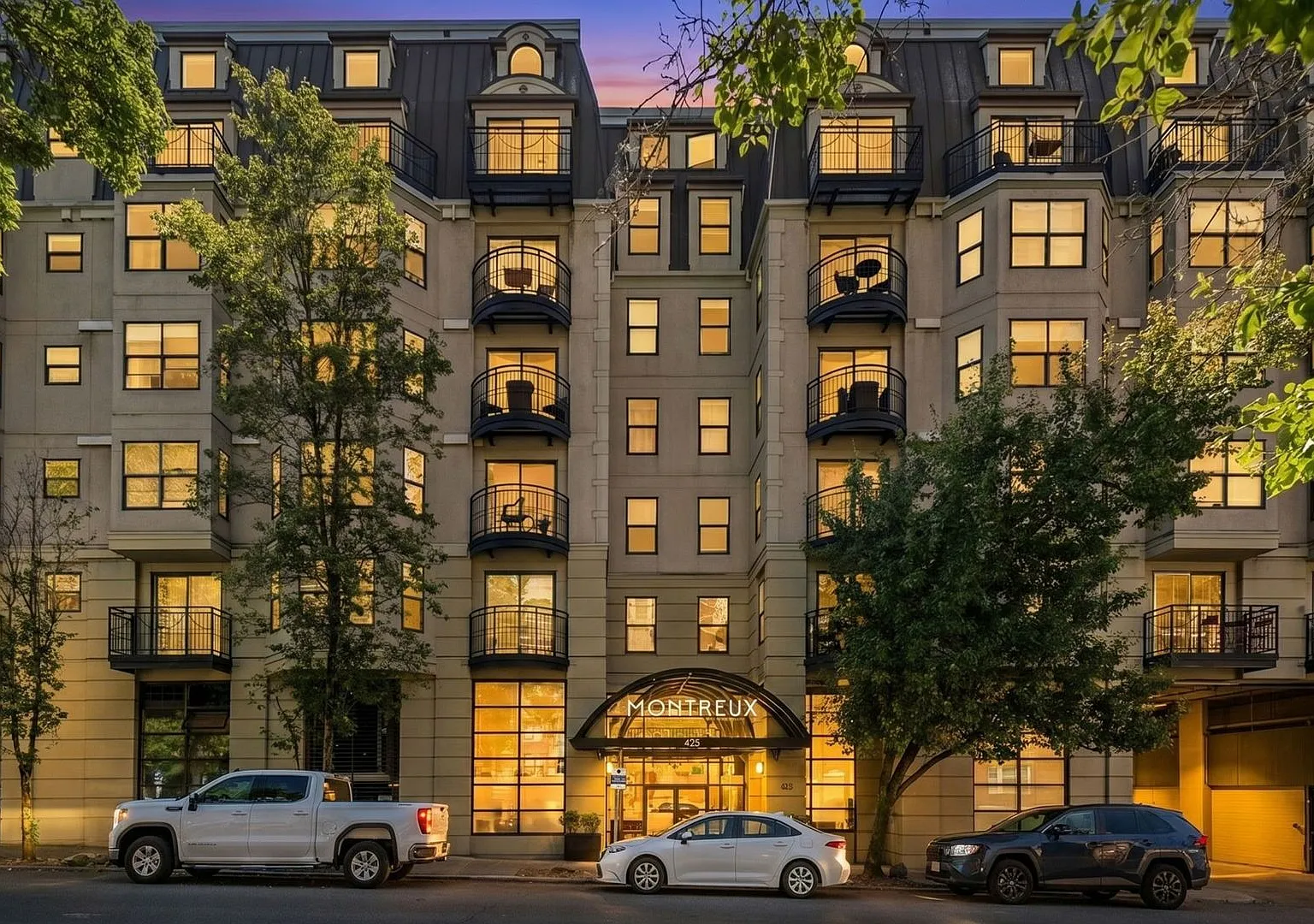 Top-Floor Montreux Condo for Rent Straight-On Space Needle Views in the Heart of Belltown — Photo 1